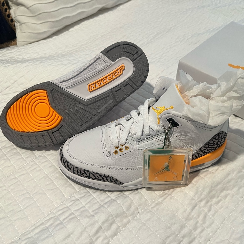 Women’s Air Jordan 3 Retro - Laser Orange 🍊